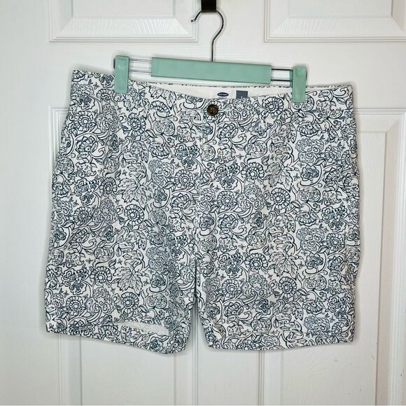 Old Navy Floral White and Blue Flat Front Cotton Shorts 6” Inseam 8 - Picture 3 of 10